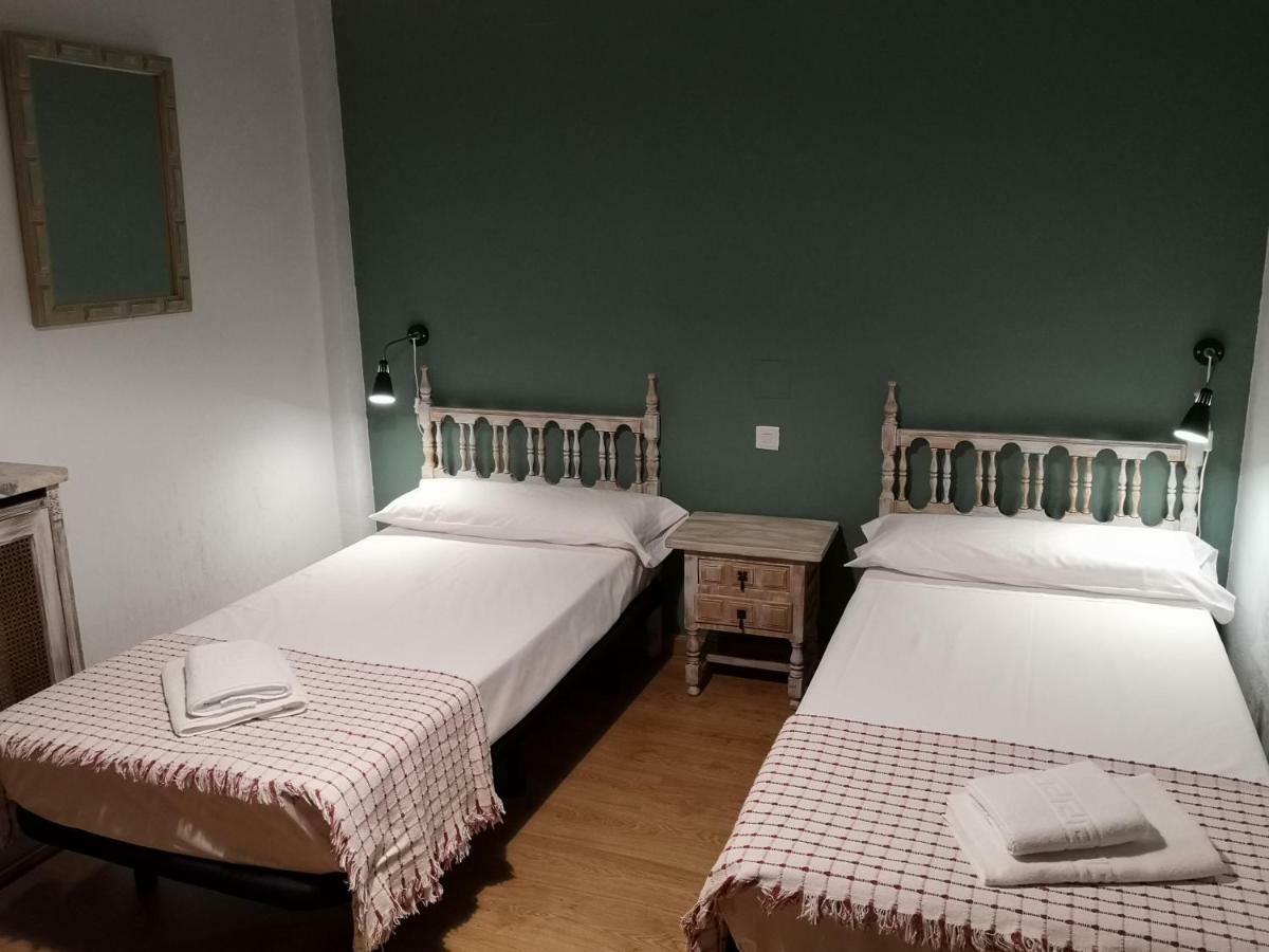 Hostal Becerril Бесерриль-де-ла-Сьерра Экстерьер фото